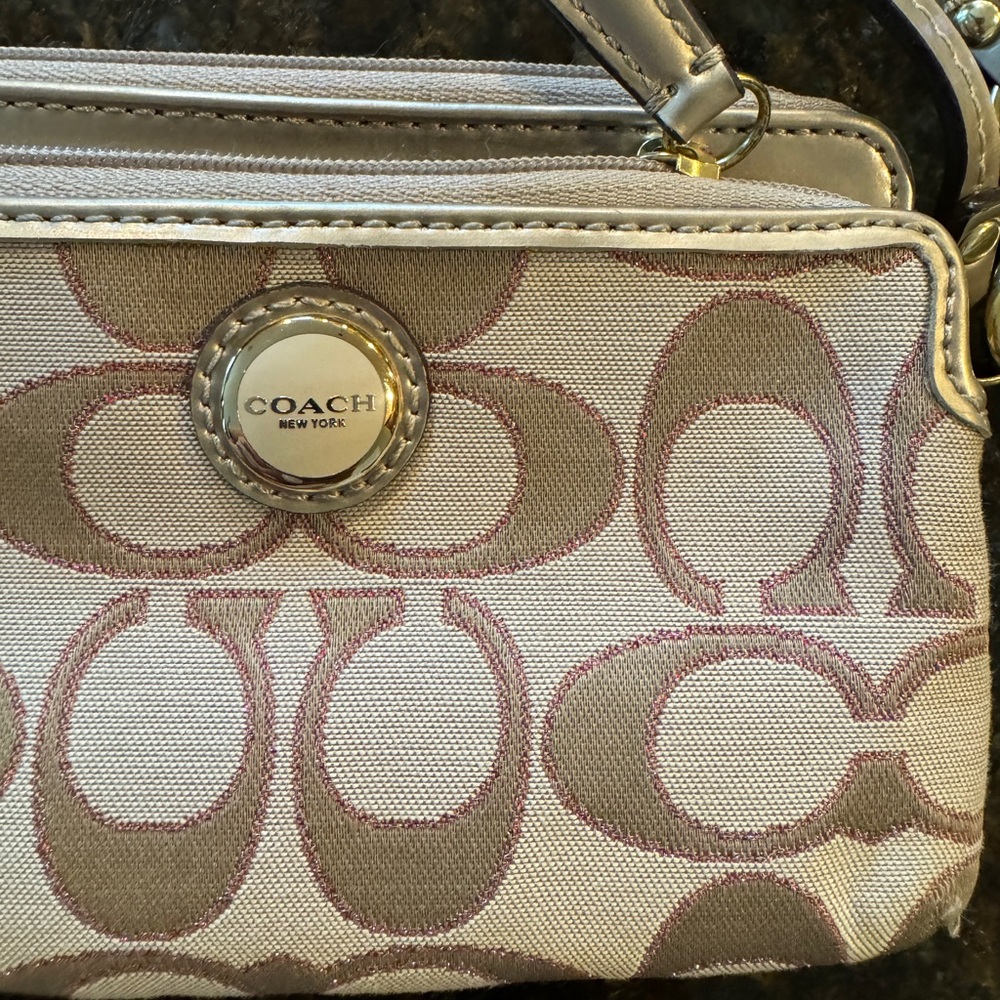 COACH Wristlet EUC - Picture 5 of 5